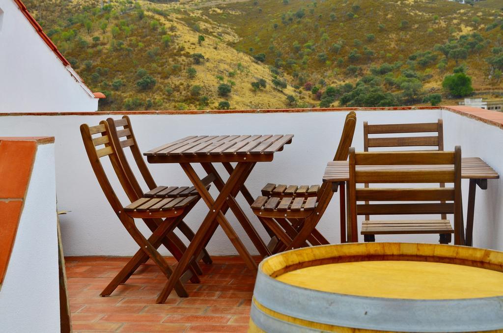 Casa Do Funil Guest House แมร์โตลา ภายนอก รูปภาพ